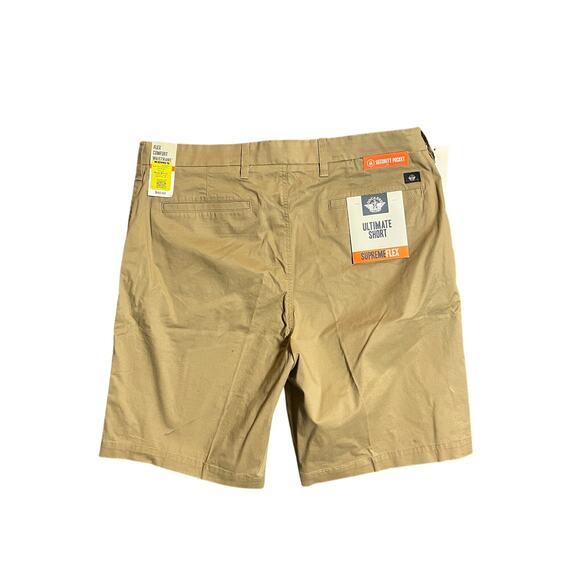 NWT Dockers Ultimate Short Size 36 Khaki Color (pallet dust on back, will wash) - Picture 2 of 2